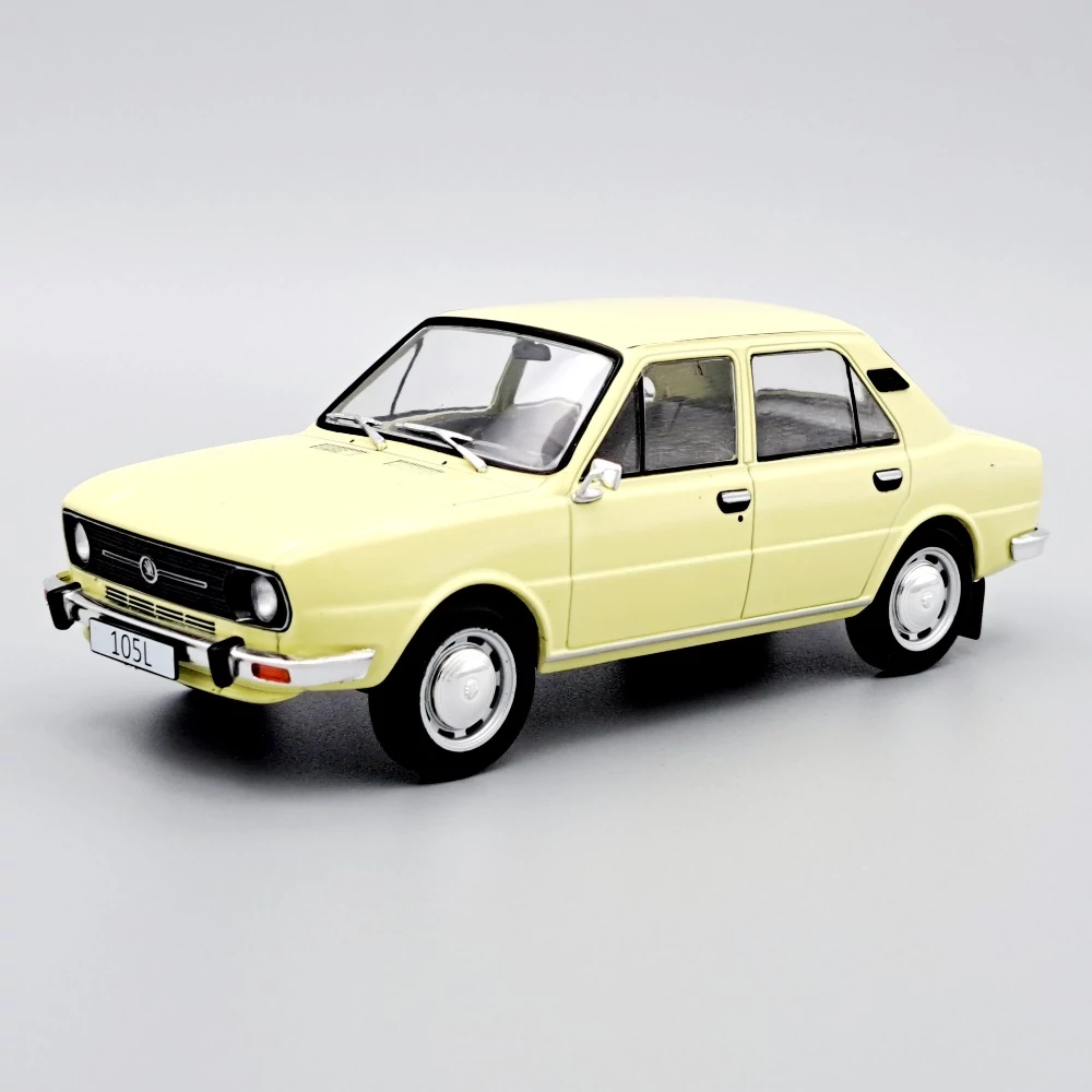 Skoda 105L WhiteBox modell autó 1:24 méretarányban gyűjtőknek