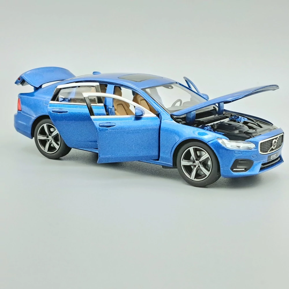 Volvo S90 modell autó méretarányos kivitelben a Tayumo