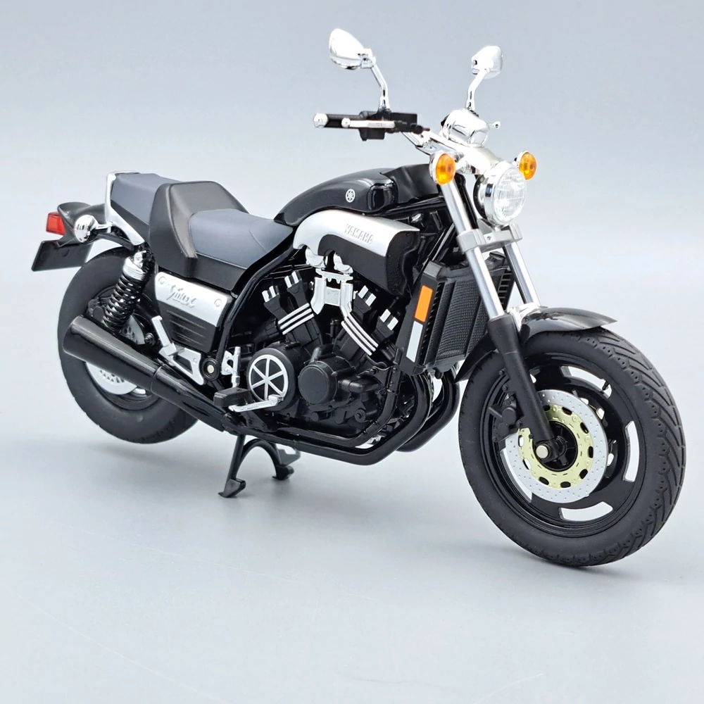 Yamaha V-Max 1:12 motor modell - Aoshima - Játék és Ajándék